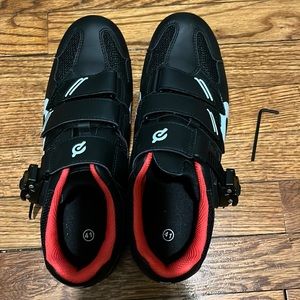 PELETON SHOES BARELY WORN SIZE 41 (mens= 8 womens = 10) KEY INCLUDED